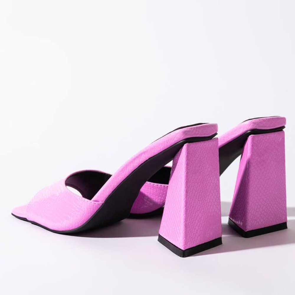 SHOP FOOTWEAR FASHION 101: SIZE 7.5 10 at SATURDAY SHOE CLEARANCE AUCTION - Picture 5 of 8
